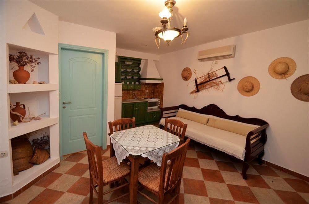 אדאמאס Glarakia Studios מראה חיצוני תמונה